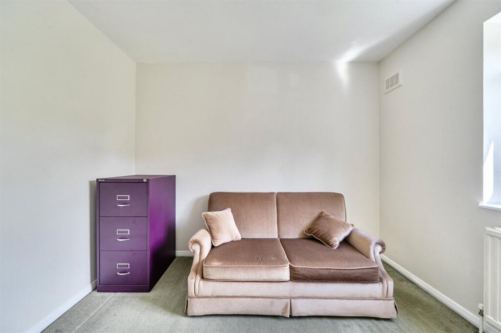 Apartment in Twickenham - More