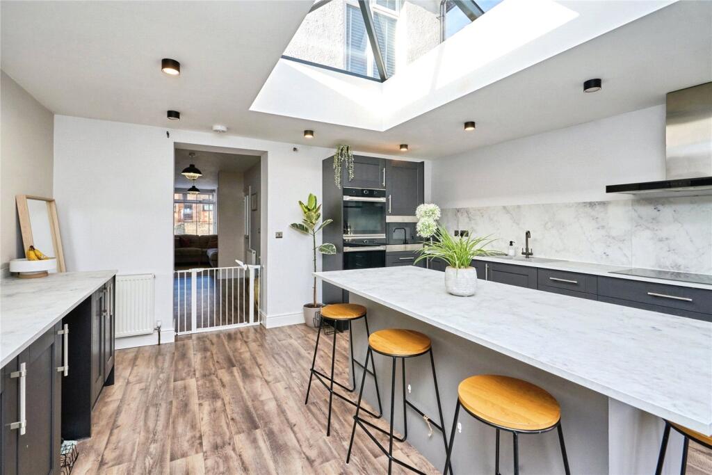 House in Newport, Shide - View 5