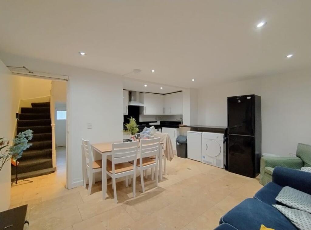 House in London - View 2