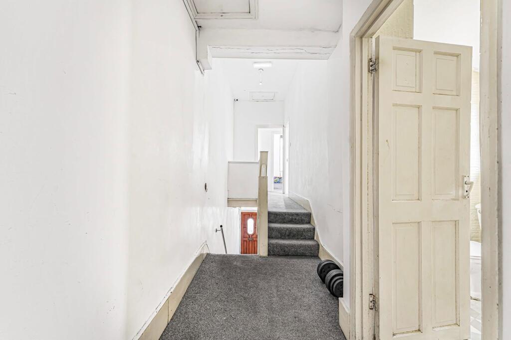 Rosebery Avenue, London, London, E12 6PY photo 4