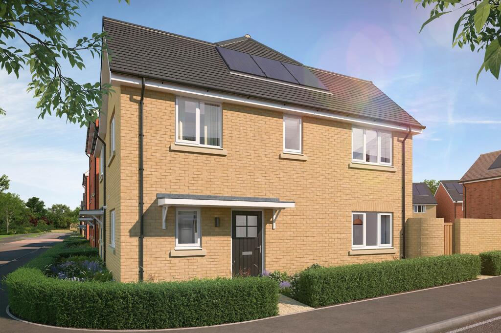 2-bed semi-detached on Roundhouse Avenue, Trimley St Martin, IP11, £274,995