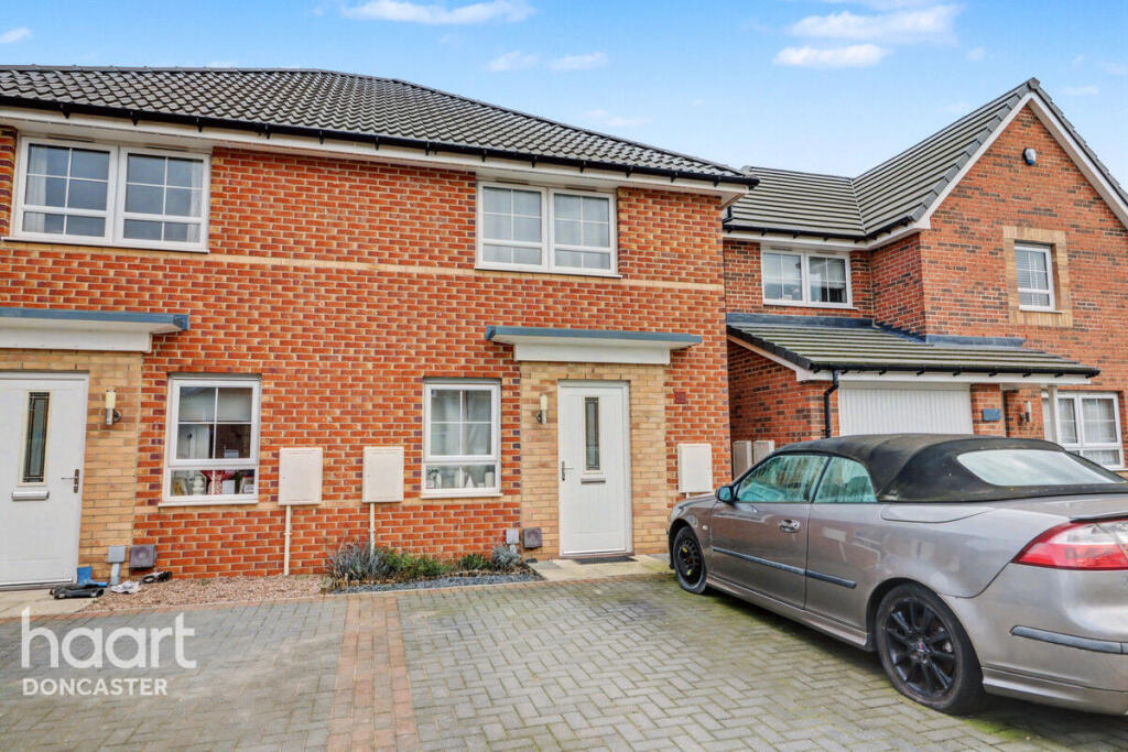 3-bed semi-detached on Windmill Close, Hatfield, Doncaster, £220,000