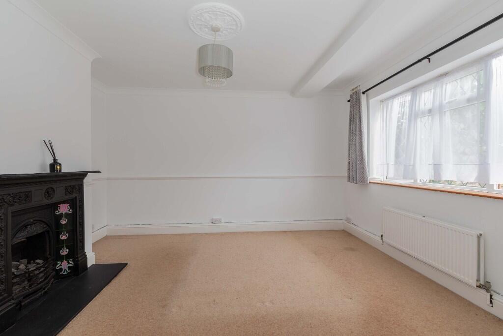 Derwent Drive, Burnham photo 2