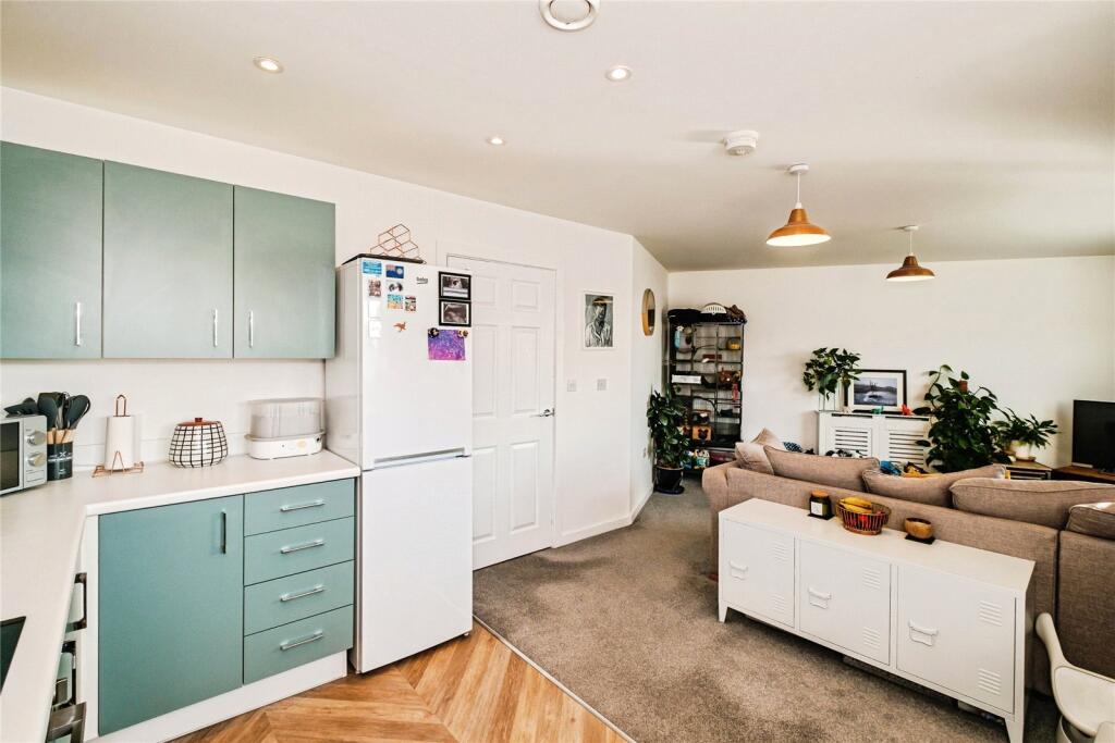 Steeplechase Way, Fontwell, Arundel, West Sussex, BN18 photo 3