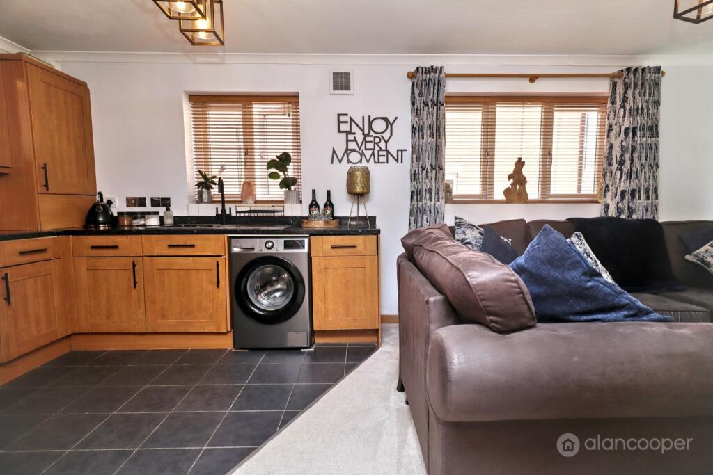 Apartment in Nuneaton and Bedworth, Warwickshire - View 5