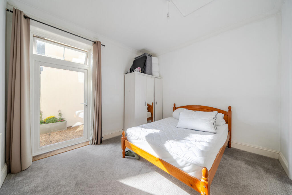 Apartment in London, Wandsworth - More