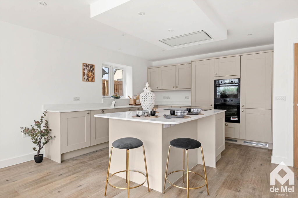 House in Gloucester - View 4