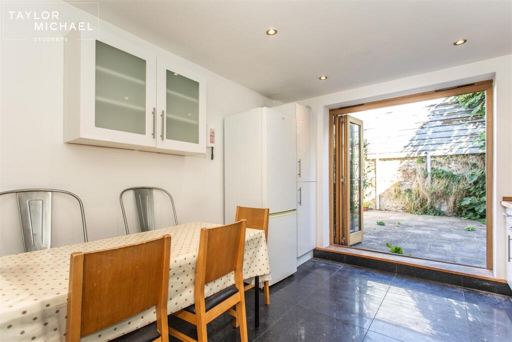 House in Brighton, Queen's Park - More