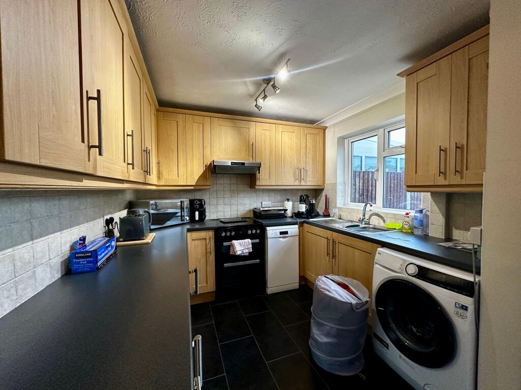 Hyde Close, Newport Pagnell, MK16 photo 3
