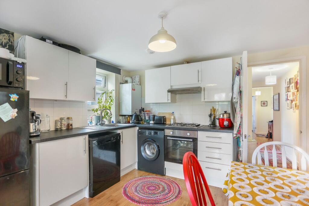 Apartment in Hove, Hangleton - View 3