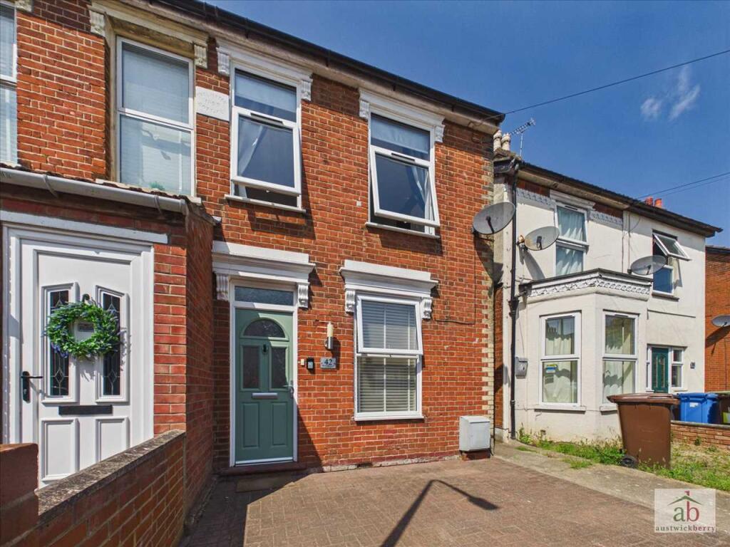 2-bed semi-detached on Levington Road, Ipswich, £250,000