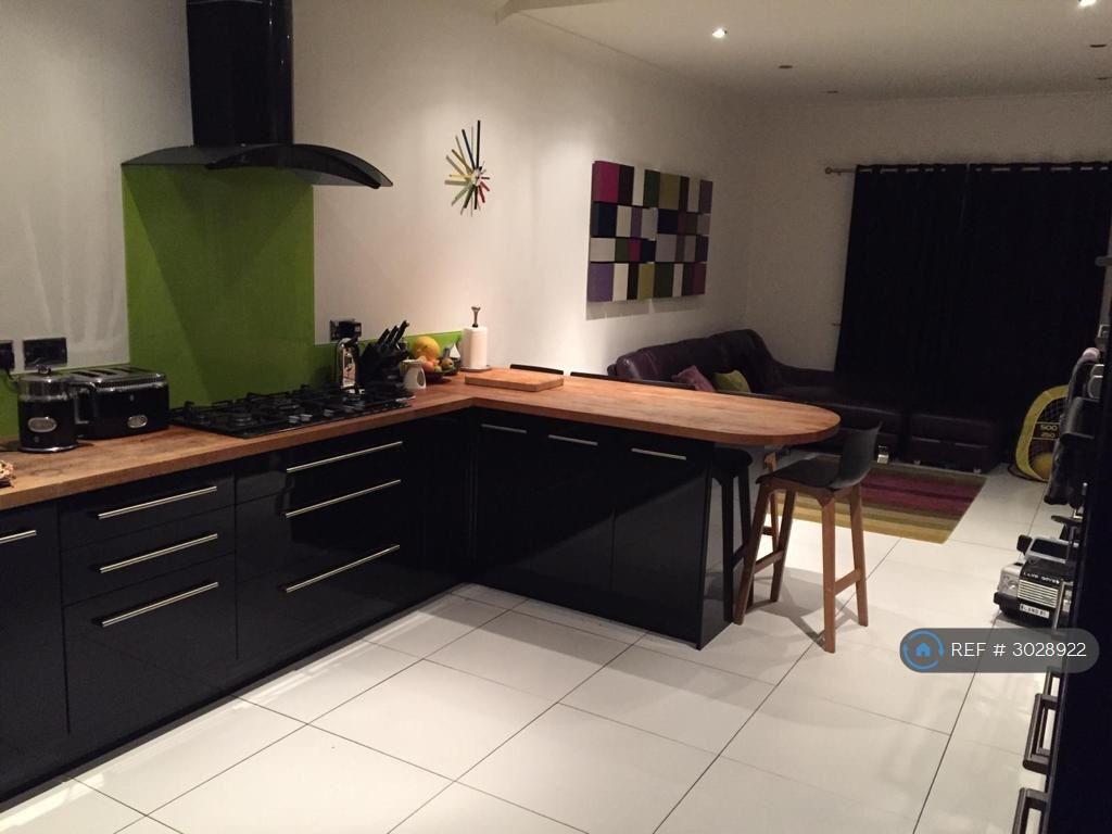 House in Gloucester - View 4