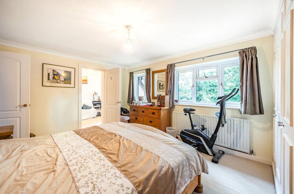 Quennells Hill, Wrecclesham, GU10 photo 4