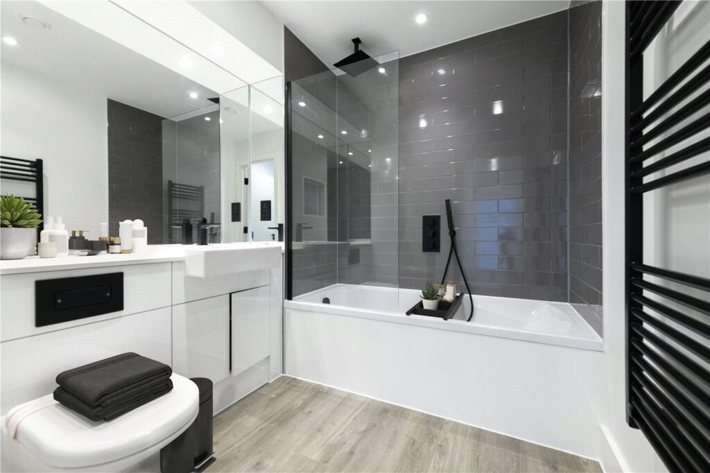 Apartment in Croydon, Broad Green - View 2