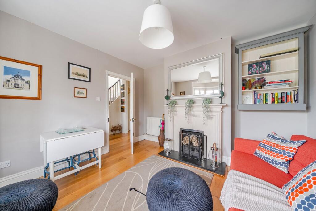 House in Southampton - More