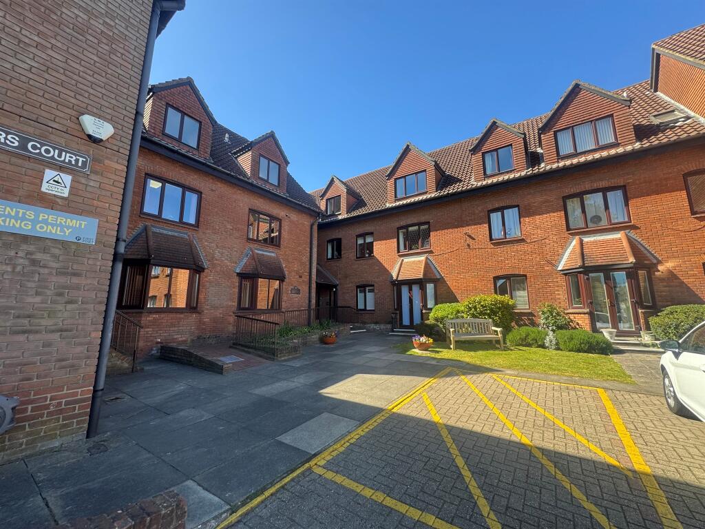 1-bed house on Chelmsford Road, Shenfield, Brentwood, £65,000