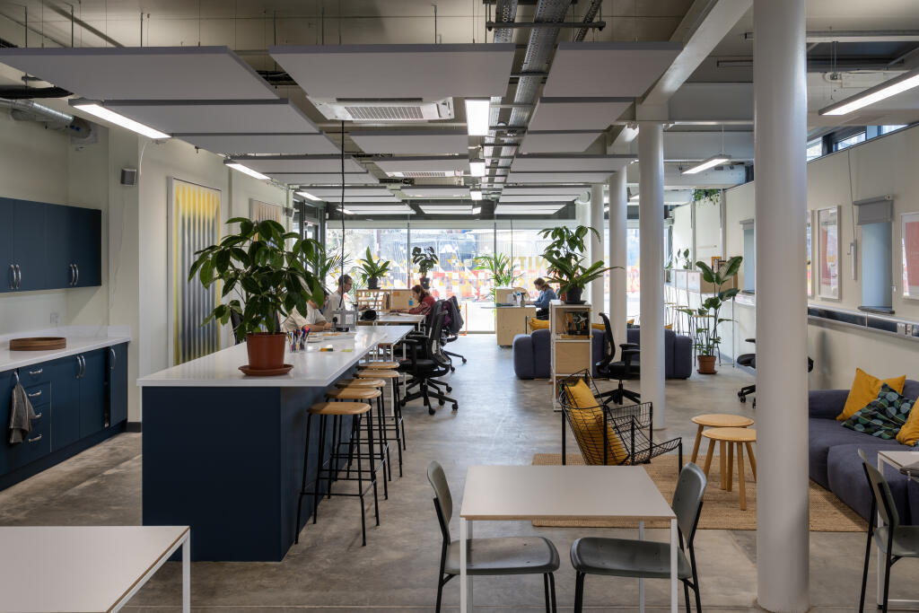 Members Lounge, Pixel