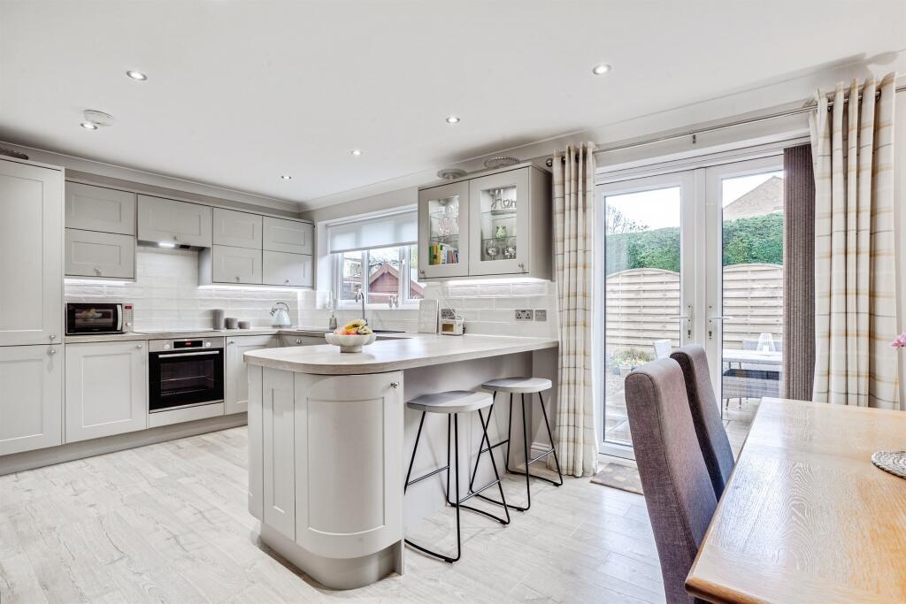4-bed detached on Denby Dale Road West, Calder Grove, WAKEFIELD, £325,000