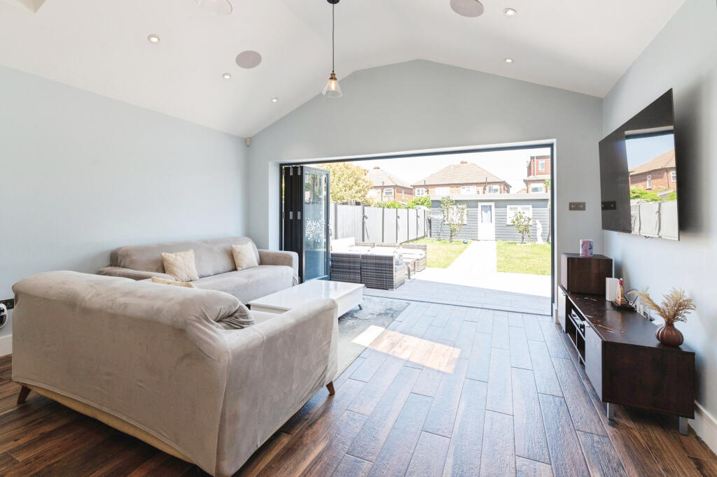 Ingrebourne Road, Rainham, RM13 - View 3