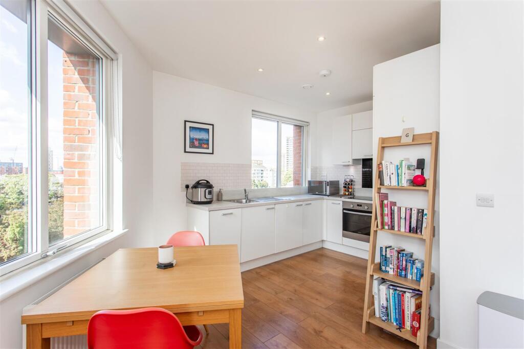 Apartment in London - View 5
