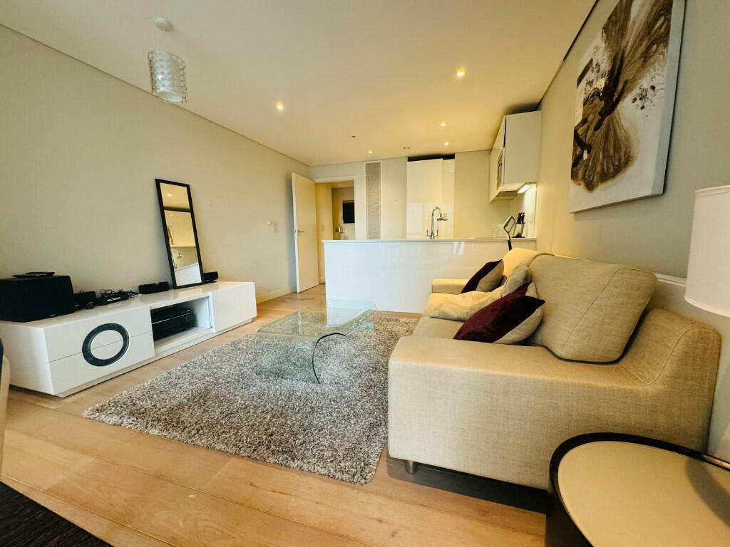2-bed flat on Merchant Square East, London, W2, £915,000
