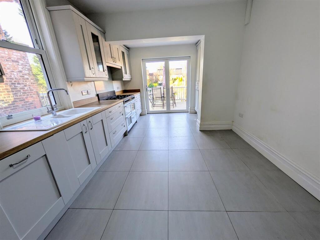 House in Stockport, Heaviley, Davenport - View 5