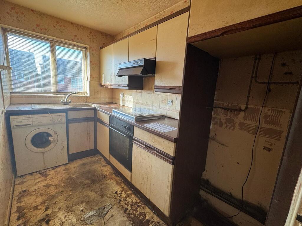Apartment in Leeds, Morley - View 2
