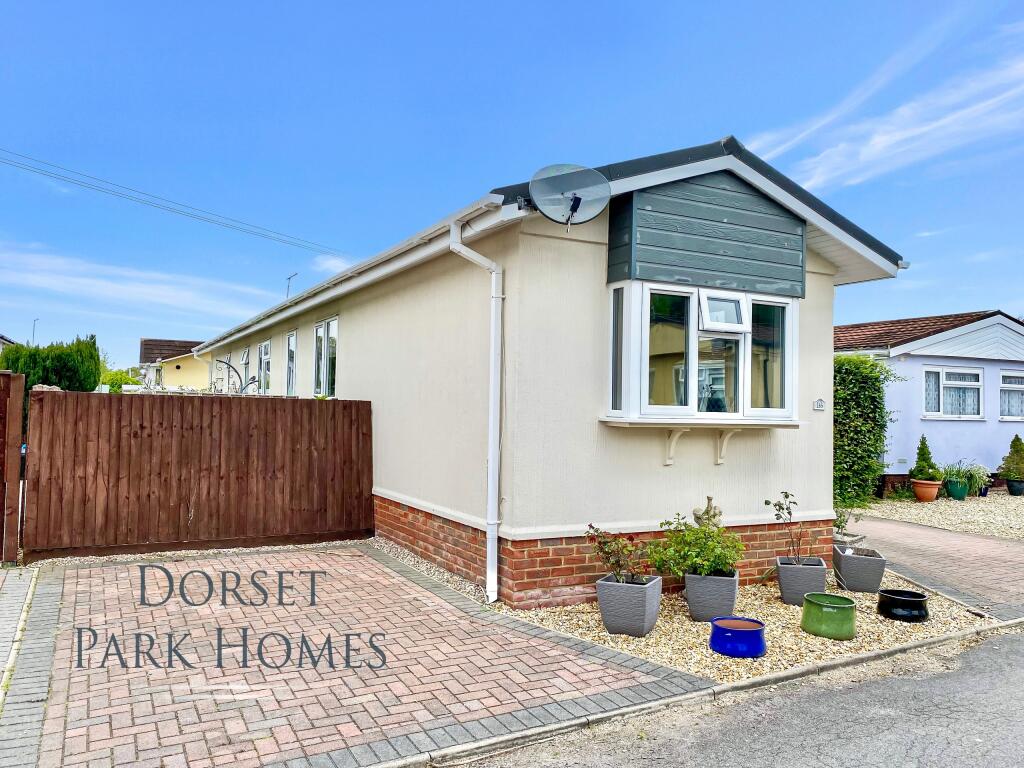 2-bed caravan on Pinehurst Park, West Moors, Dorset, BH22, £179,500