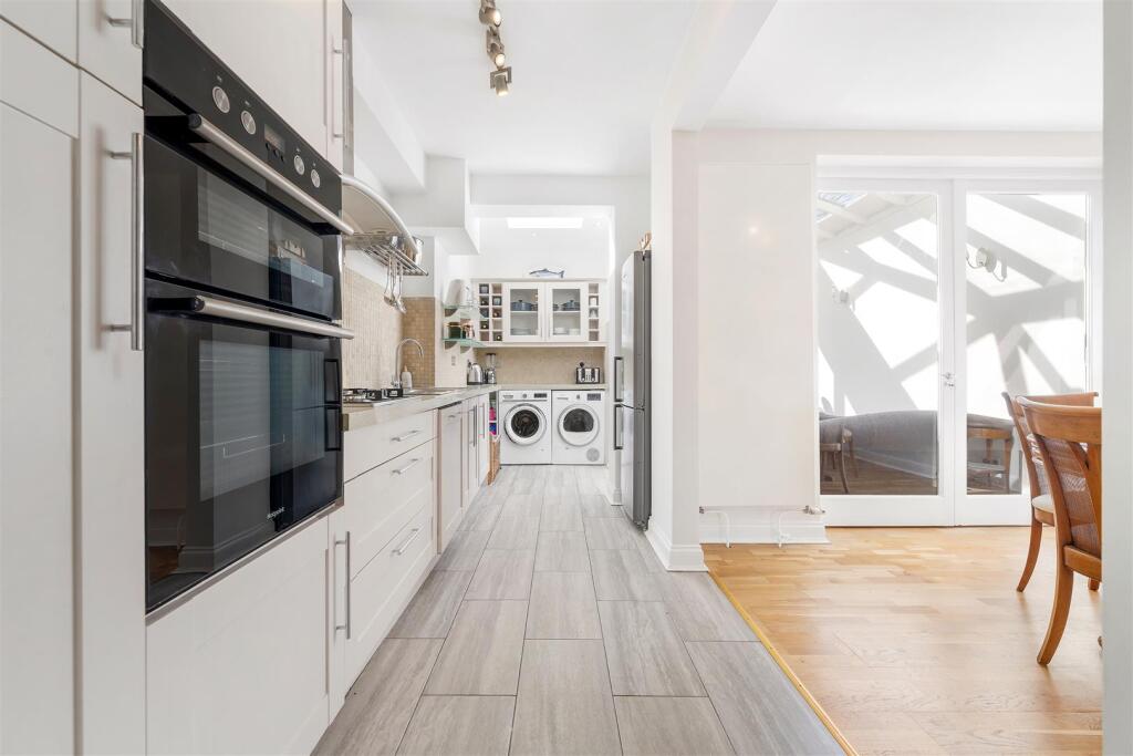 Main image of property: Oak Grove Road, Penge, London, SE20