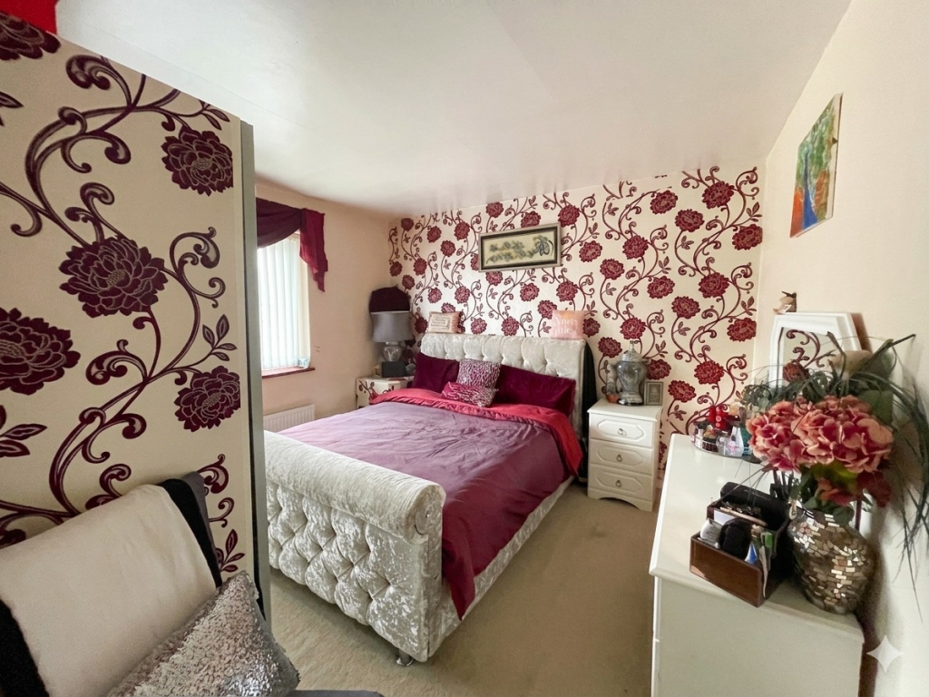 House in Luton - View 5