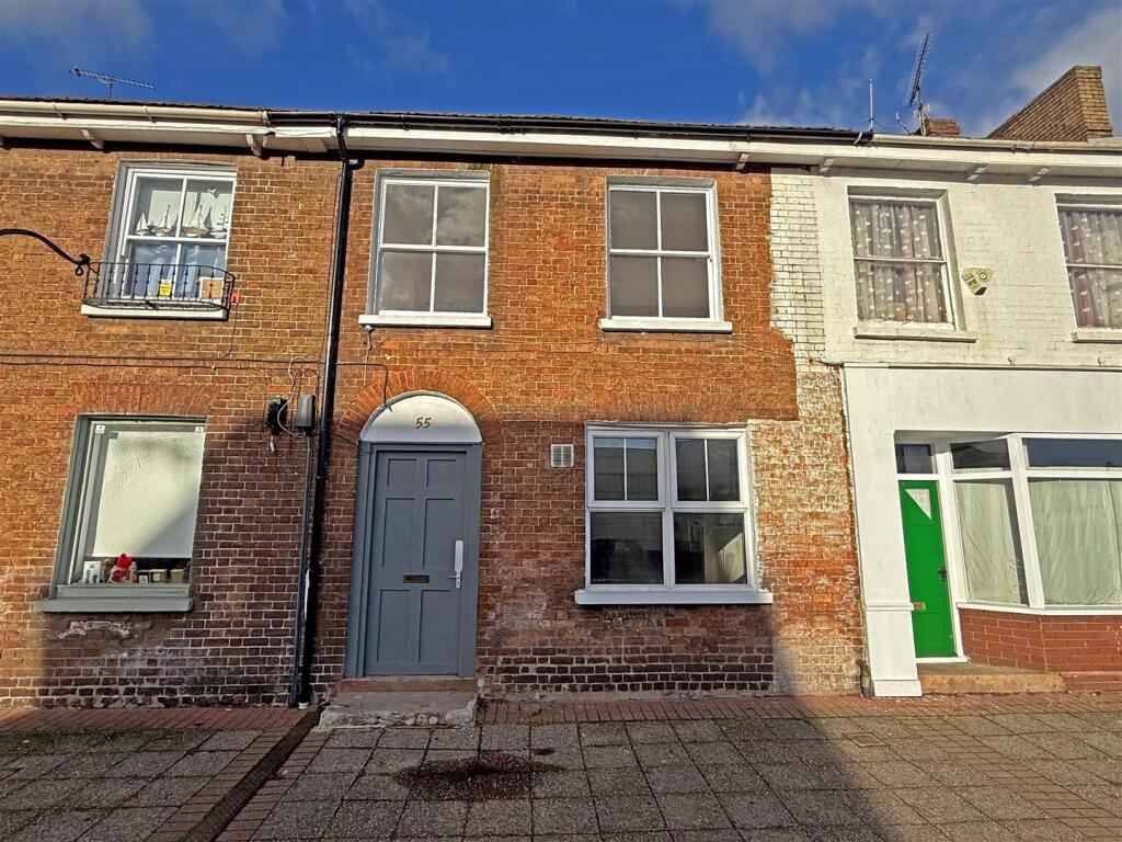 4-bed terraced on East Reach - Town Centre, £175,000