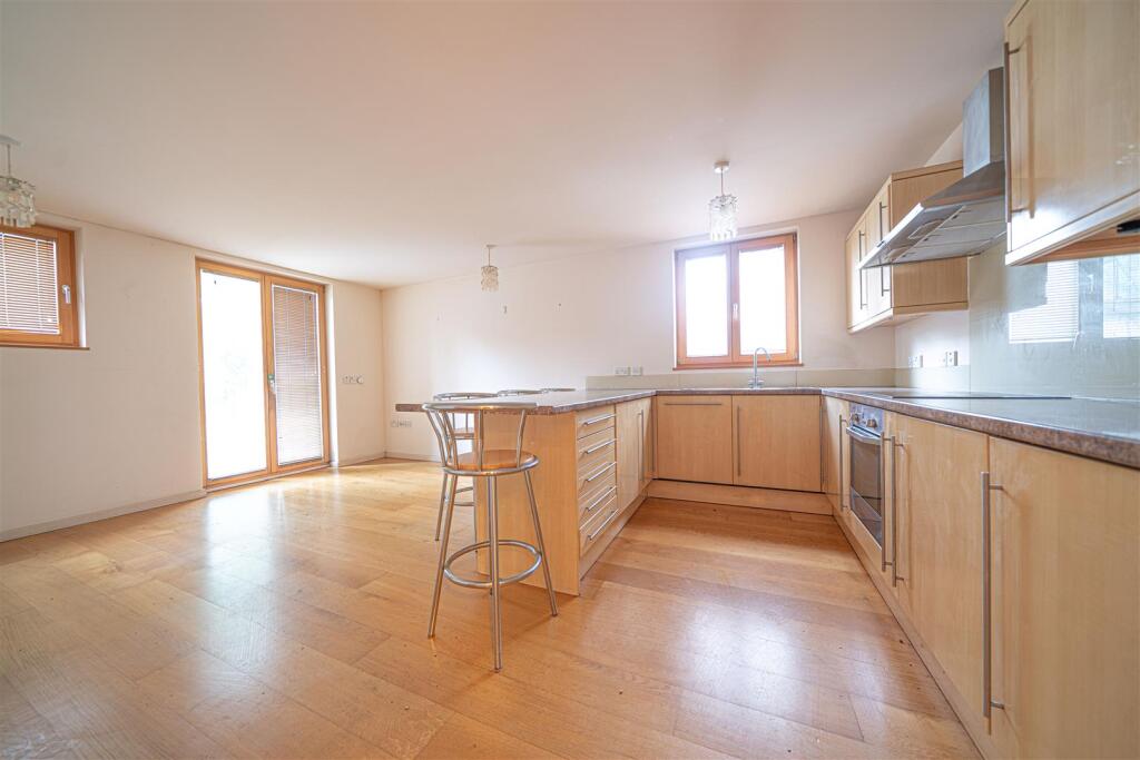 Apartment in Dorchester - View 3