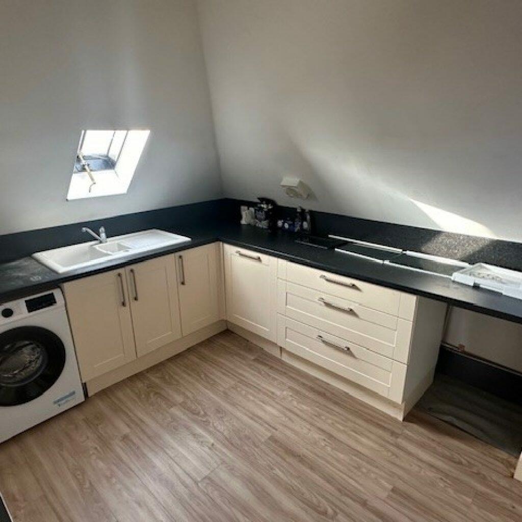The Broadway, Thatcham photo 3