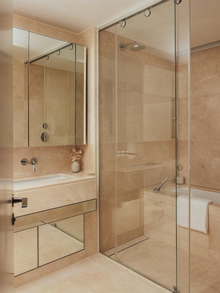 Apartment in London, Walham Green, West Kensington - More