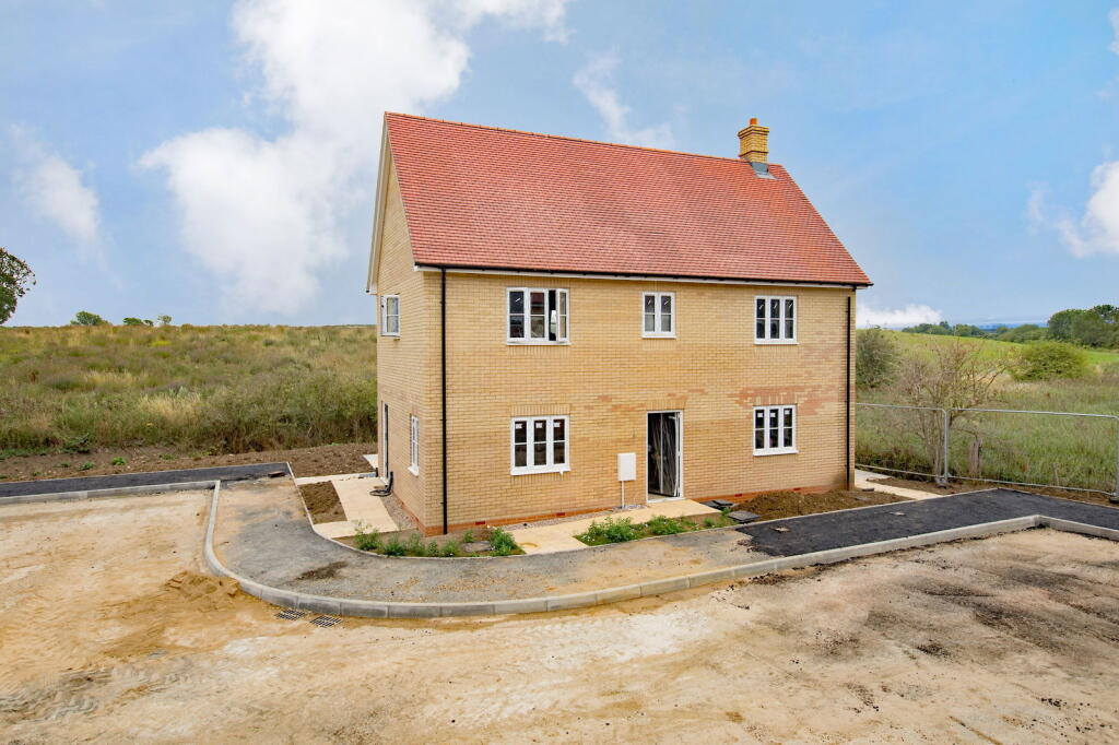 2-bed maisonette on Glebe Rise, Church Street, Weldon, Northamptonshire, NN17 3GX, £220,000