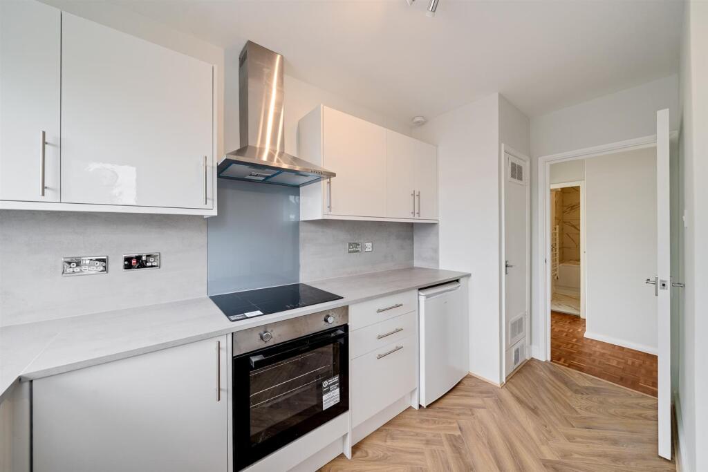 Apartment in Bromley - View 4