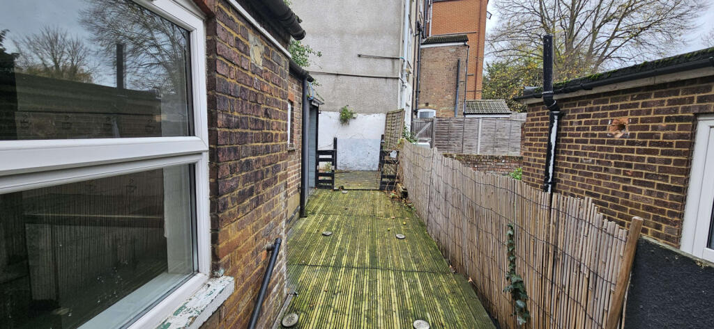 Main image of property: Luton, LU1