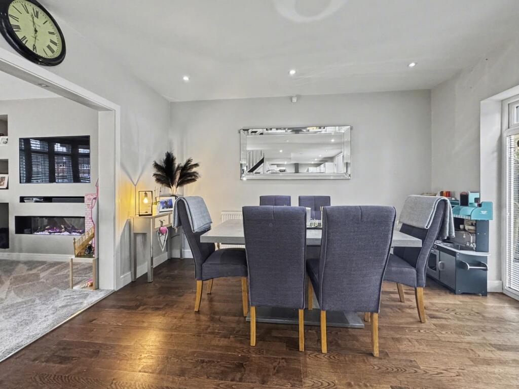 House in Orpington, Scadbury, St Paul's Cray - More