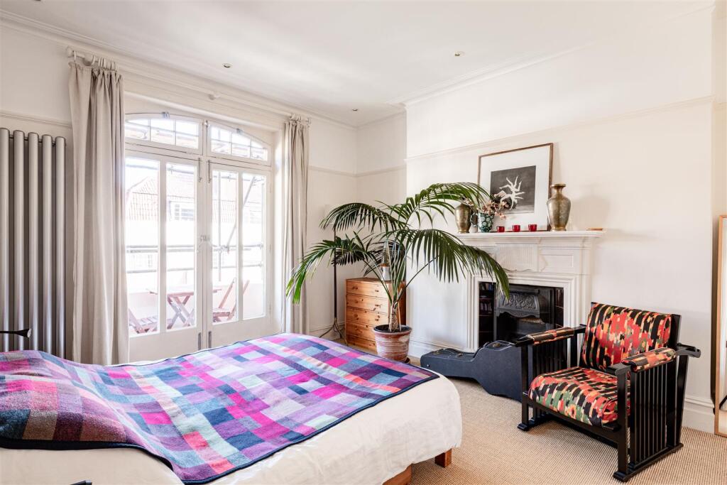 Apartment in London - More