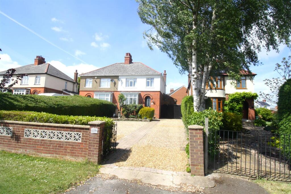 Main image of property: Buckingham Road, Bletchley, Milton Keynes