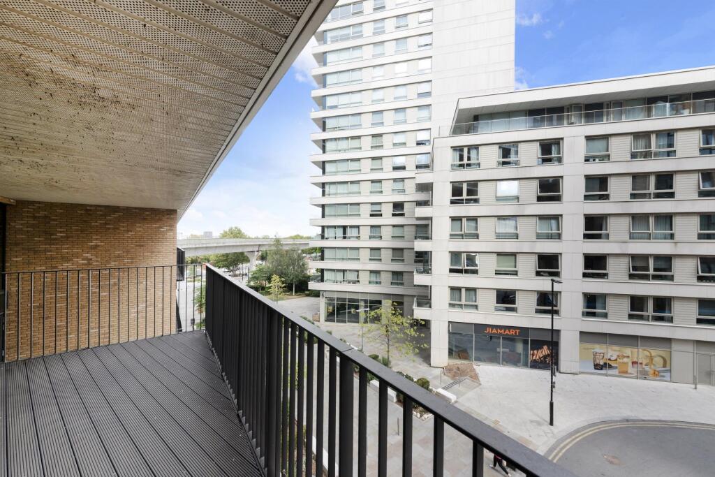 Apartment in London, Royal Wharf, Silvertown - View 2