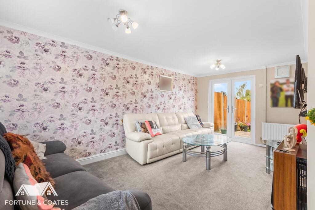 House in Harlow, Brays Grove - More
