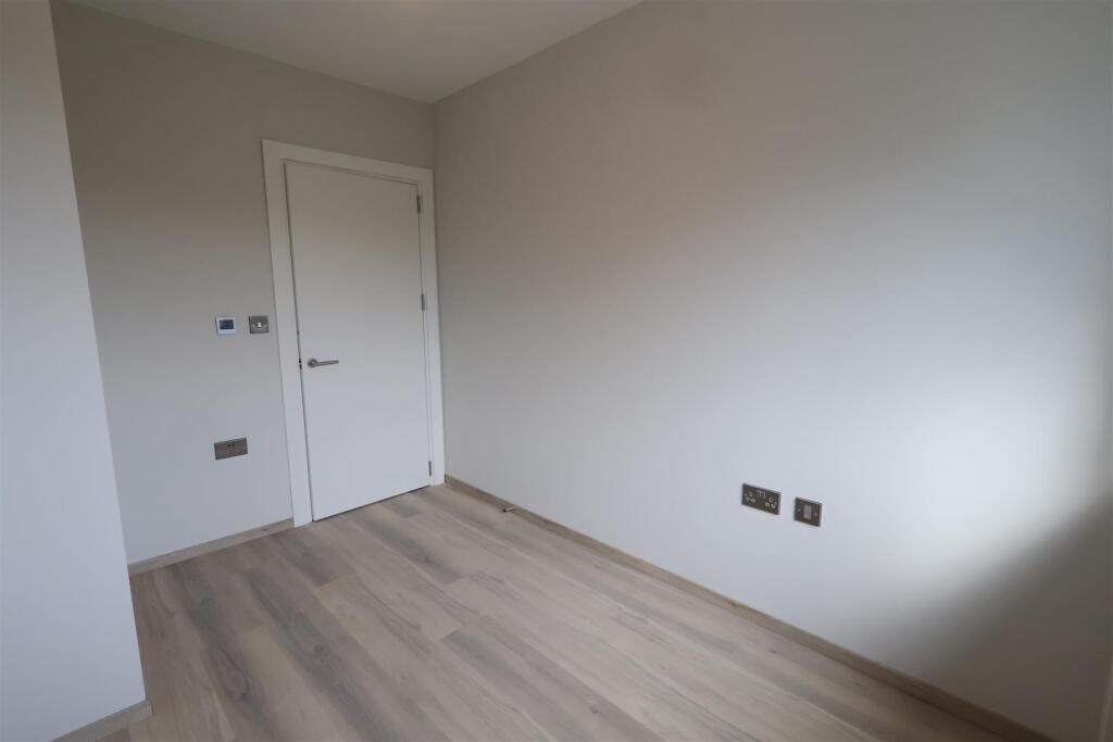 Apartment in Redditch, Southcrest, Headless Cross - More