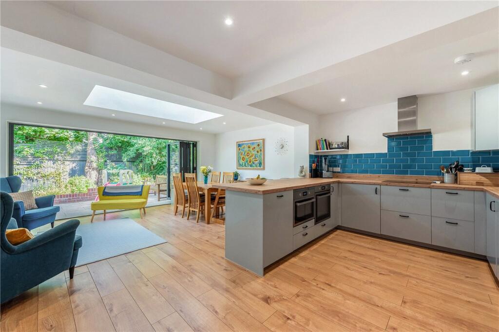 House in Winchester, Hampshire - View 2