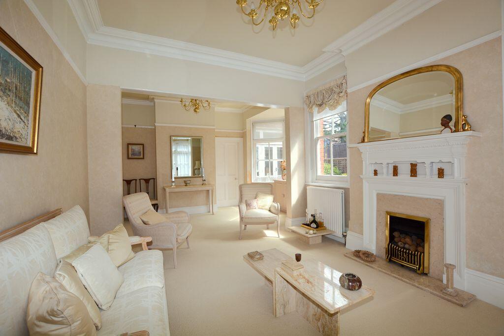 Oakleigh Road, Hatch End photo 2