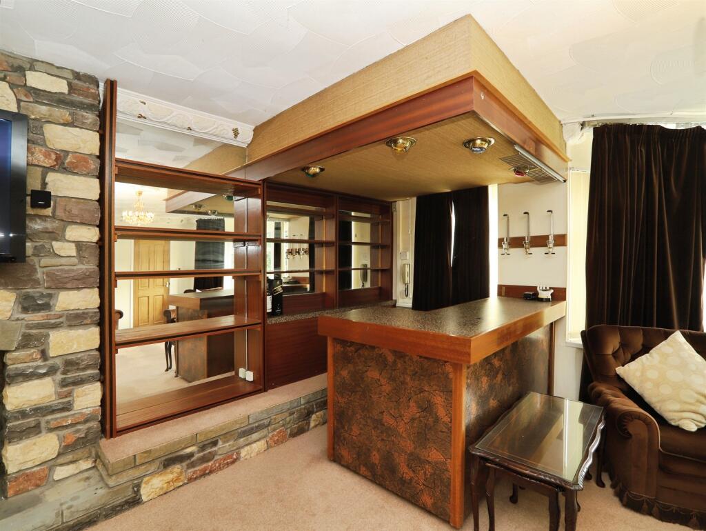 House in Cardiff, Tonyrefail - View 4