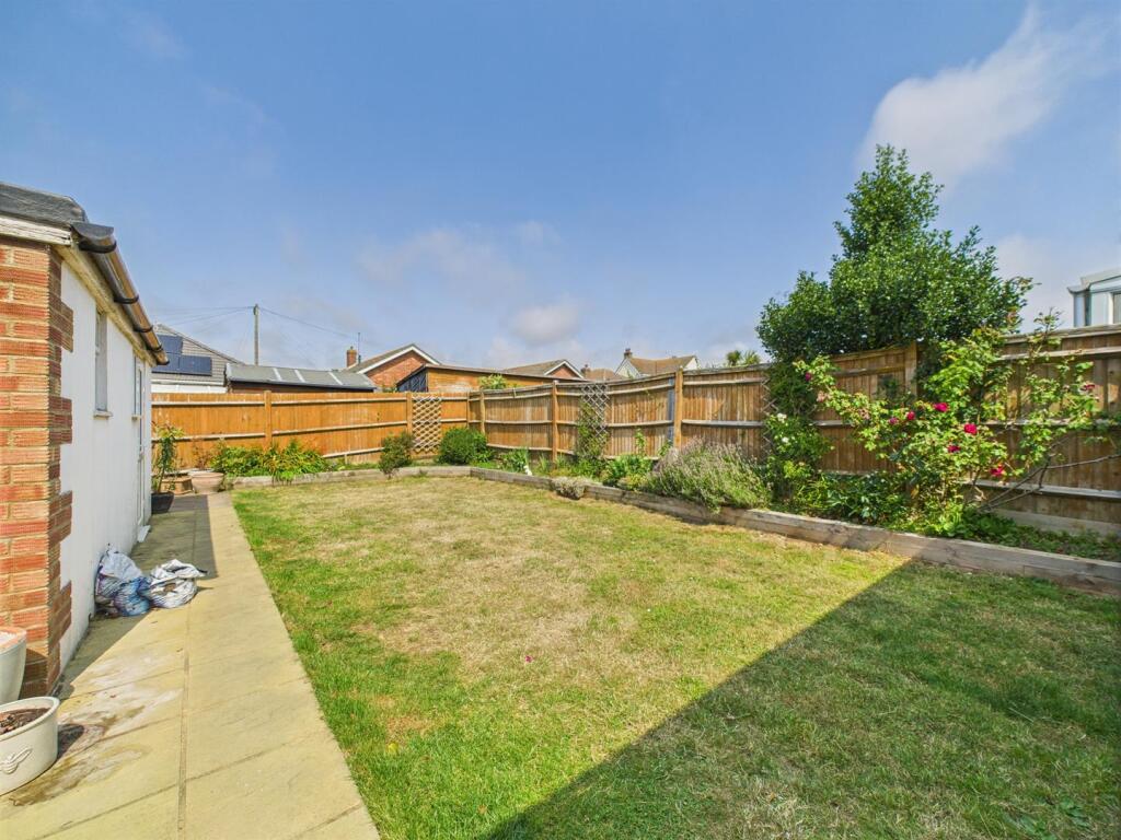 Malines Avenue, Peacehaven photo 3
