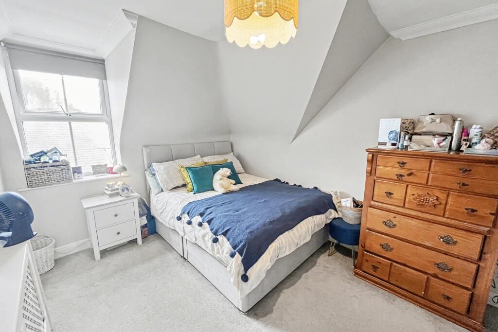 Apartment in Christchurch, Pokesdown, Bournemouth - View 4