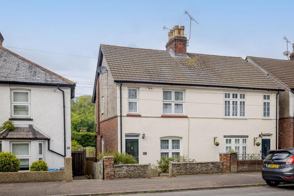 Main image of property: Beechwood Road, Caterham, CR3