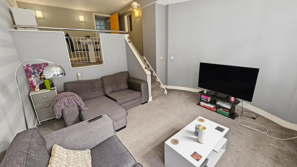 Apartment in Northampton - More